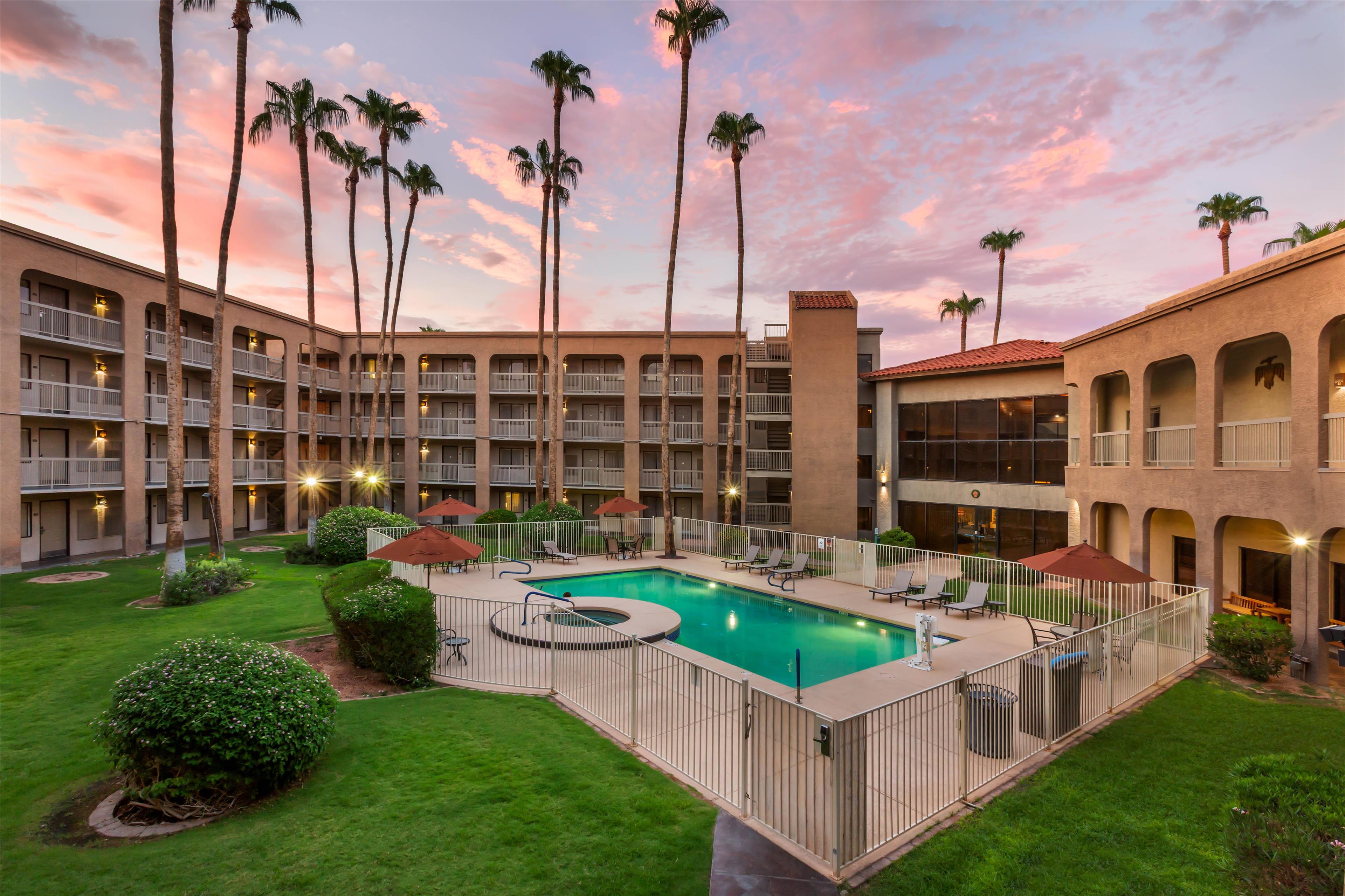 Best Western Plus Scottsdale Thunderbird Suites