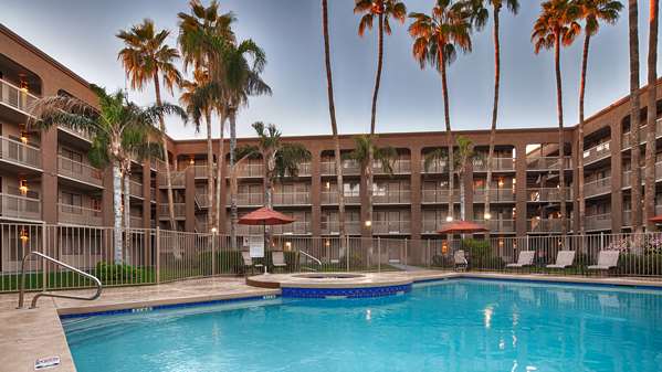 Pool - Best Western Plus Scottsdale Thunderbird Suites