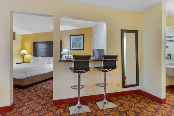 Suite - Best Western Benton Inn - I-30, Exit 118