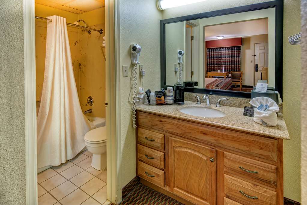 Best Western Inn-guestroom-Guest Room,Bathroom,On-Site.jpg