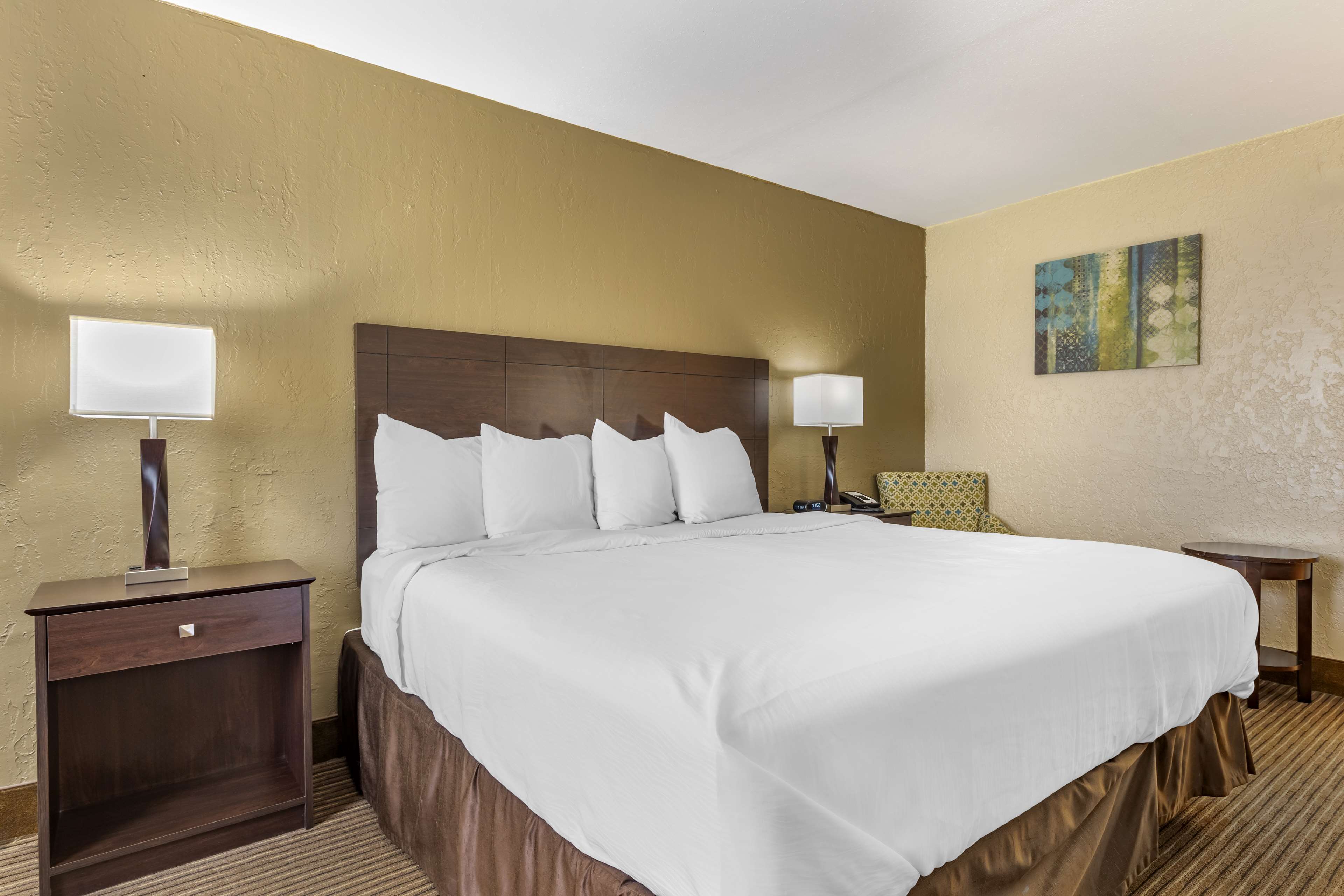 Best Western Of Hope Room Type - Accessible - 1 King, Mobility Accessible, Communication Assistance, Roll In Shower, Non-Smoking, Ful