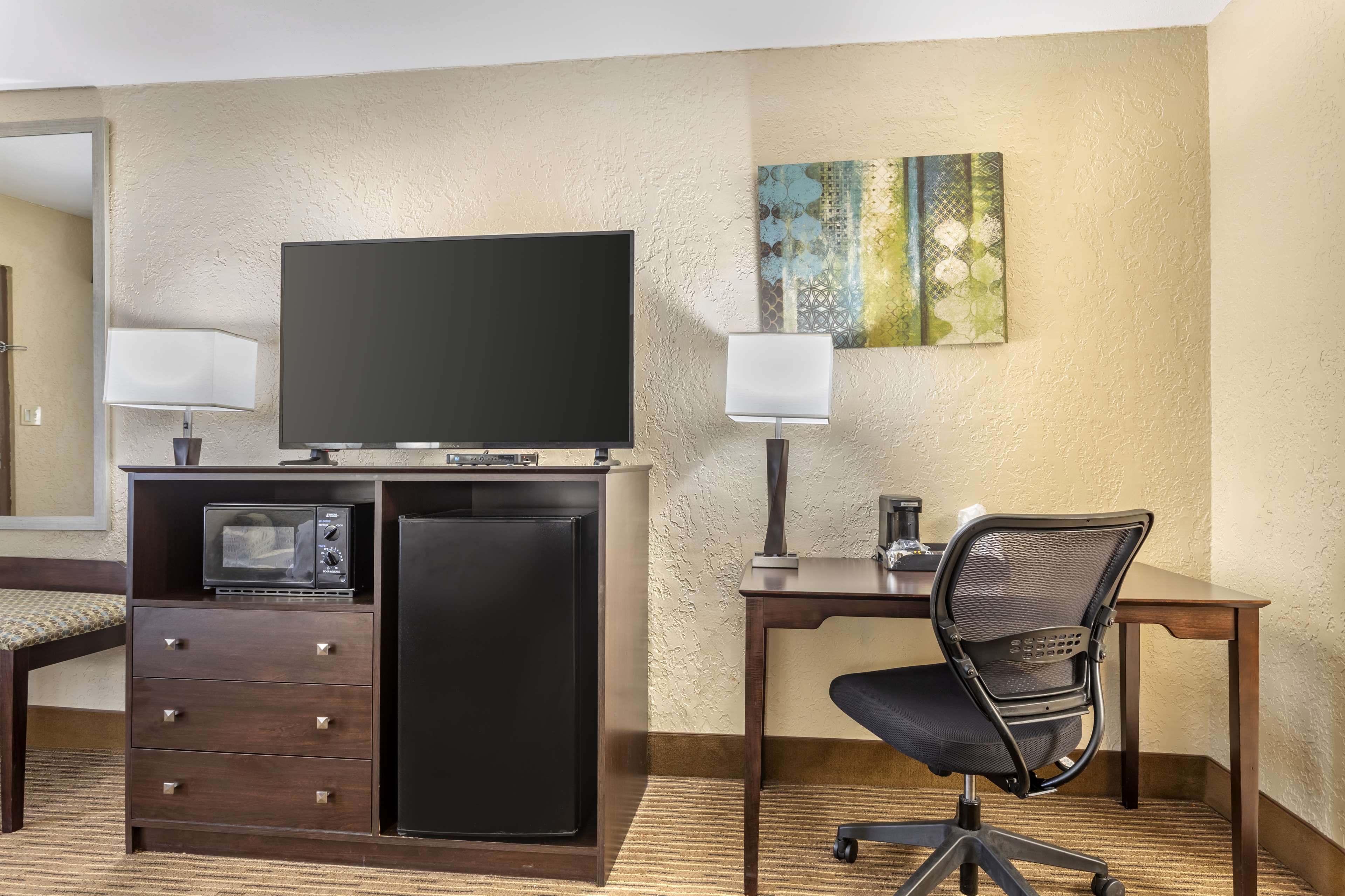 Best Western Of Hope Room Type - 1 King Bed, Non-Smoking, Sleeper Sofa, Refrigerator And Microwave, High Speed Internet Access, Coffe
