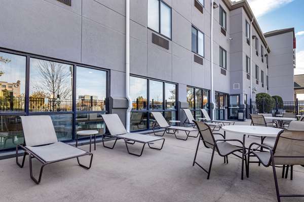 Pool - Best Western Plus Castlerock Inn & Suites Bentonville