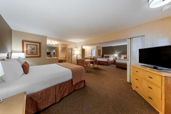  - Best Western Plus Pavilions Anaheim - I-5, Exit 109