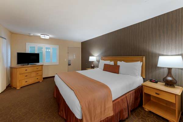 - Best Western Plus Pavilions Anaheim - I-5, Exit 109