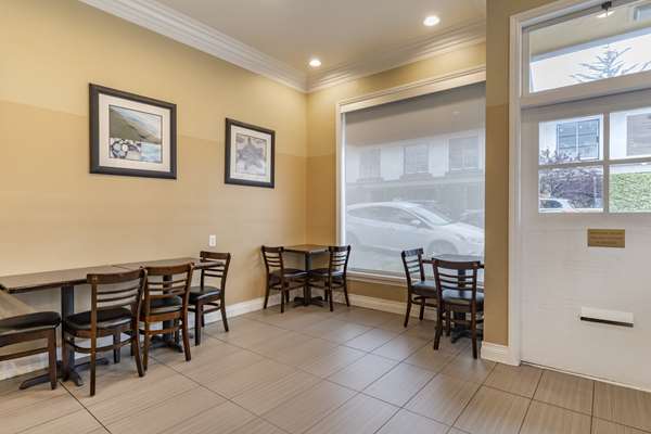 Amenities - Best Western Town House Lodge Carmel