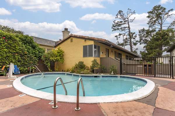 Pool - Best Western Town House Lodge Carmel