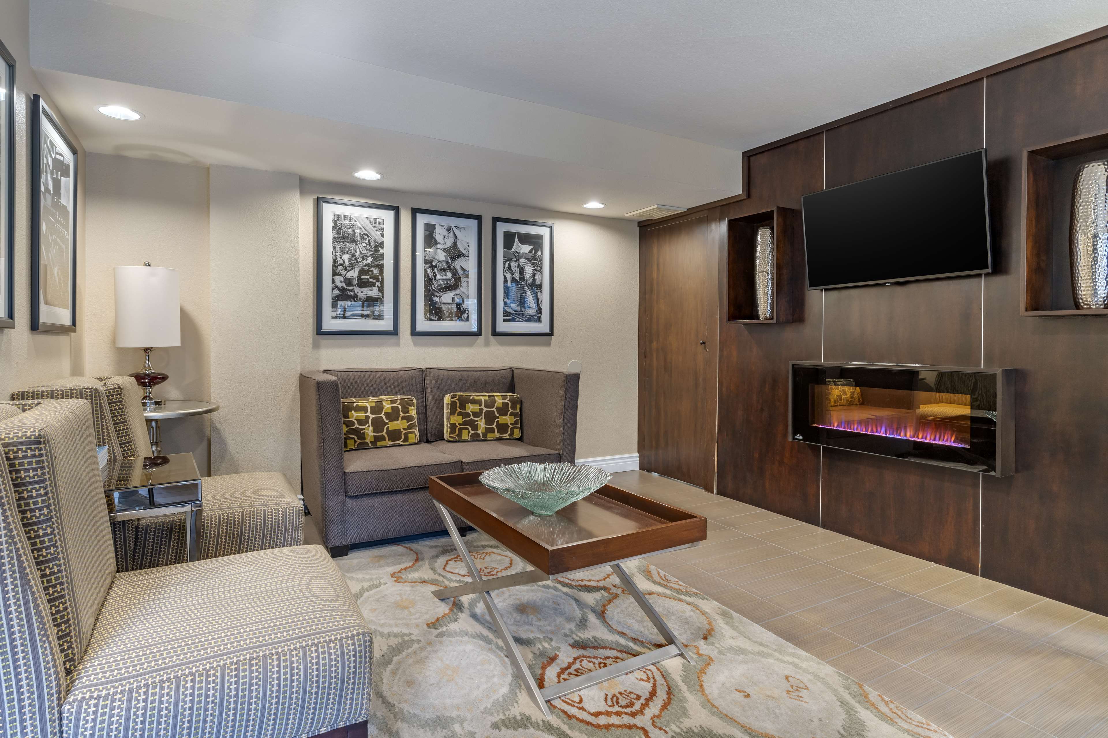 Best Western Carmels Town House Lodge