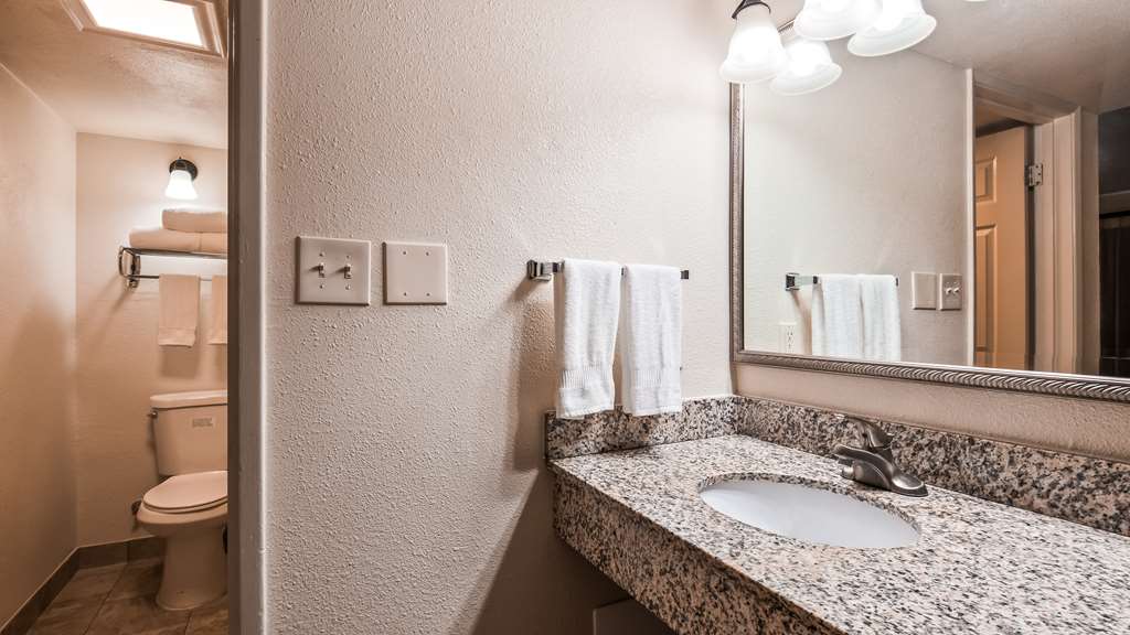 Best Western Town House Lodge-guestroom-Guest Room,Bathroom,On-Site.jpg