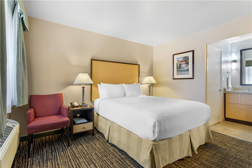 Best Western Petaluma Inn-guestroom-Guest Room,On-Site.jpg