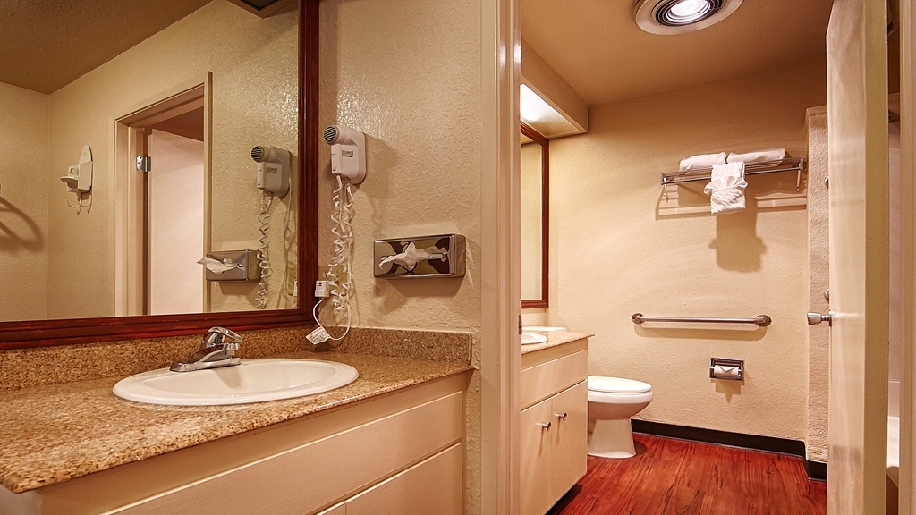 Best Western Heritage Inn-guestroom-Guest Room,Sink,Toilet,Indoor/Interior,On-Site.jpg
