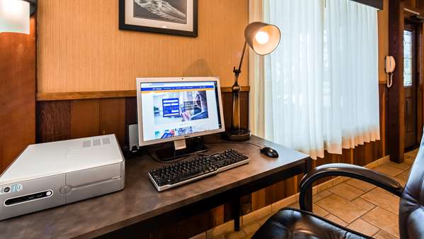 Conference Area - Best Western Vista Manor Fort Bragg