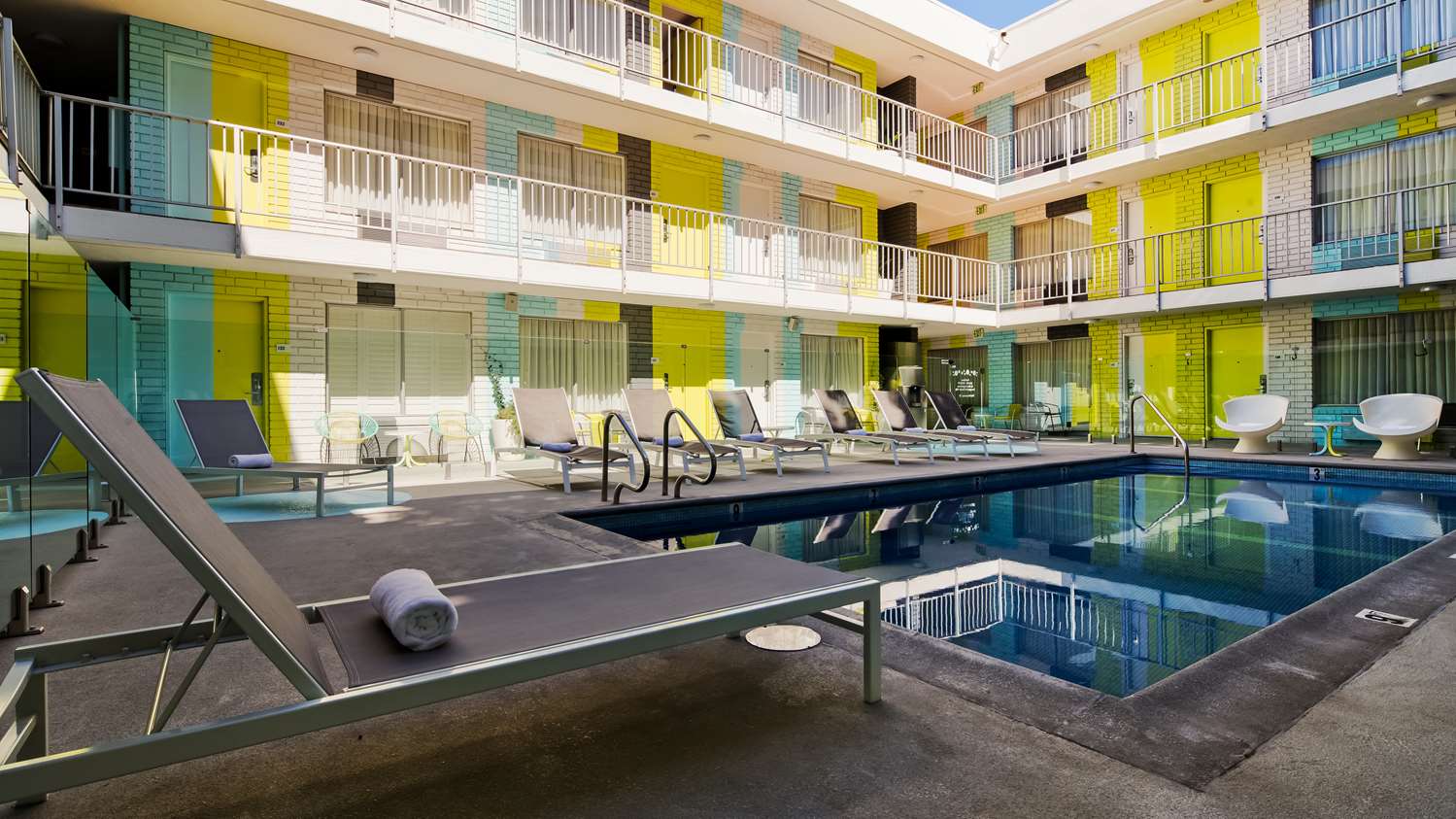 Best Western Plus Hollywood Hills Hotel Ca See S Pool Best Western Plus Hollywood Hills Hotel