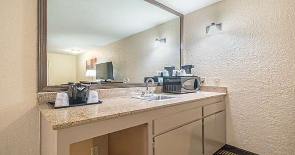  - Best Western Roseville Inn - I-80, Exit 103