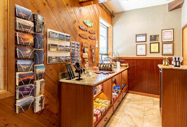  - Best Western Plus Tree House Inn Mt Shasta - I-5, Exit 738