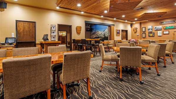 Bar - Best Western Plus Tree House Inn Mt Shasta - I-5, Exit 738