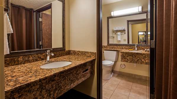  - Best Western Plus Tree House Inn Mt Shasta - I-5, Exit 738