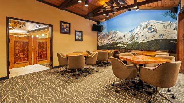 Bar - Best Western Plus Tree House Inn Mt Shasta - I-5, Exit 738