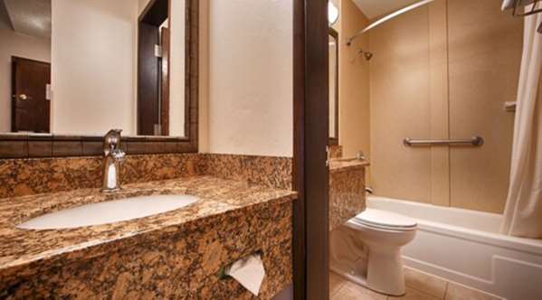  - Best Western Plus Tree House Inn Mt Shasta - I-5, Exit 738