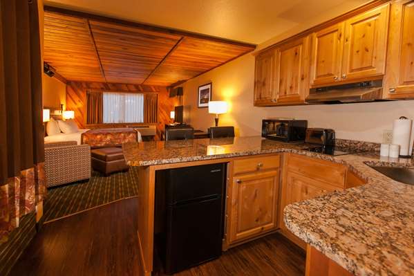  - Best Western Plus Tree House Inn Mt Shasta - I-5, Exit 738