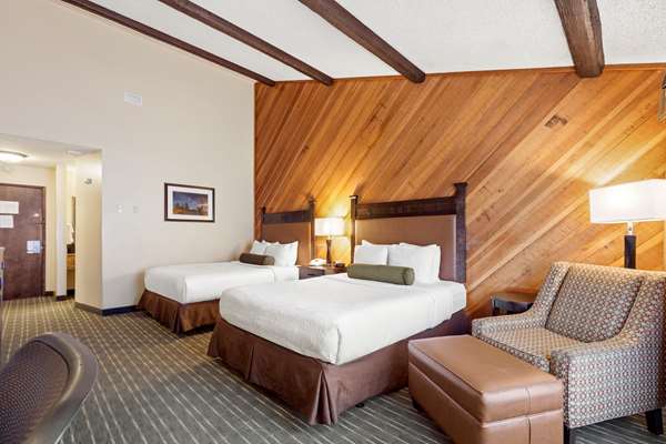  - Best Western Plus Tree House Inn Mt Shasta - I-5, Exit 738