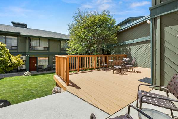 Exterior view - Best Western Plus Tree House Inn Mt Shasta - I-5, Exit 738