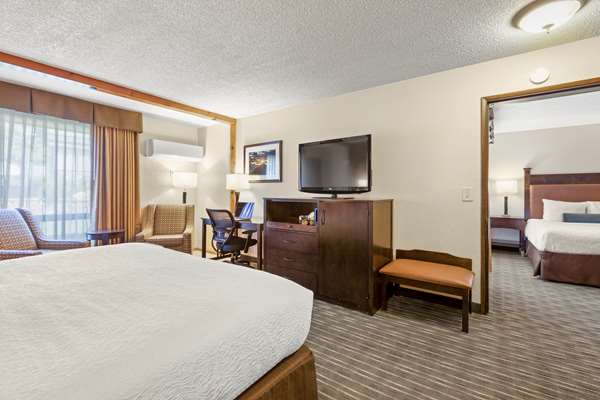 Suite - Best Western Plus Tree House Inn Mt Shasta - I-5, Exit 738