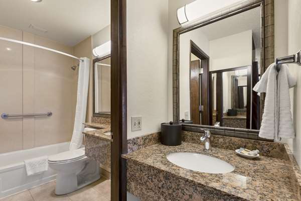  - Best Western Plus Tree House Inn Mt Shasta - I-5, Exit 738