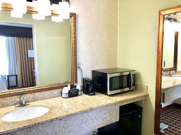 Suite - Best Western Plus Grosvenor SFO Airport Hotel