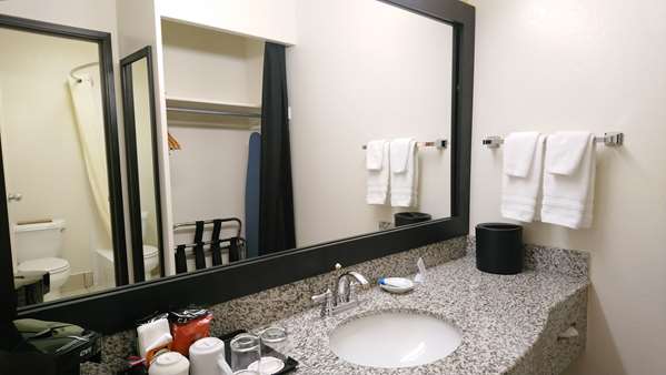  - Best Western Sonoma Winegrower's Inn - US 101, Exit 483