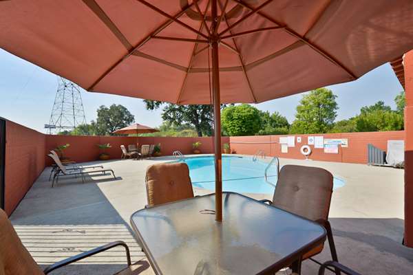 Pool - Best Western Anderson Inn - I-5, Exit 668