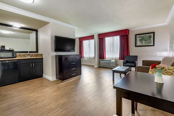 Suite - Best Western Plus South Bay Hotel Lawndale