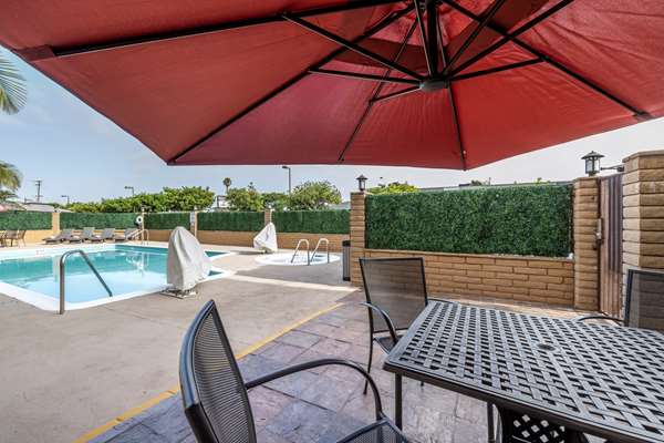 Pool - Best Western Plus South Bay Hotel Lawndale