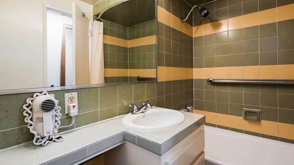  - Best Western Pine Tree Motel Chino