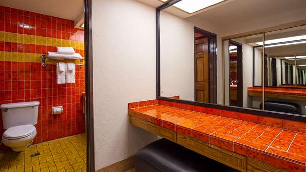  - Best Western Pine Tree Motel Chino