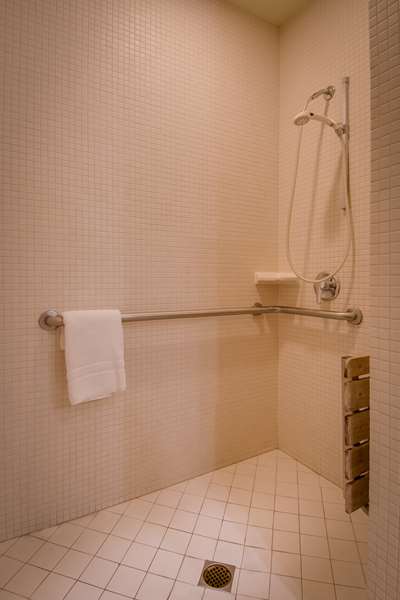  - Best Western Plus Inn of Ventura - US 101, Exit 70