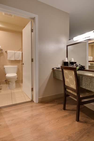  - Best Western Plus Inn of Ventura - US 101, Exit 70