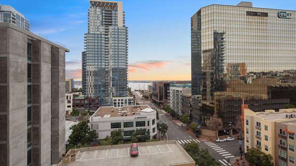  - Best Western Plus Bayside Inn San Diego - I-5, Exits 16B & 17