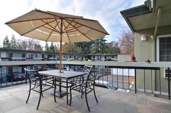  - Best Western University Lodge Davis - I-80, Exit 72