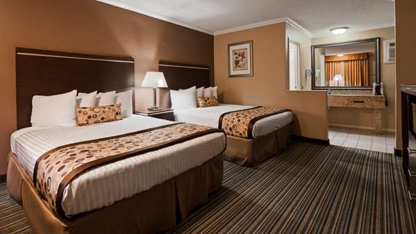  - Best Western Courtesy Inn Anaheim - I-5, Exit 110
