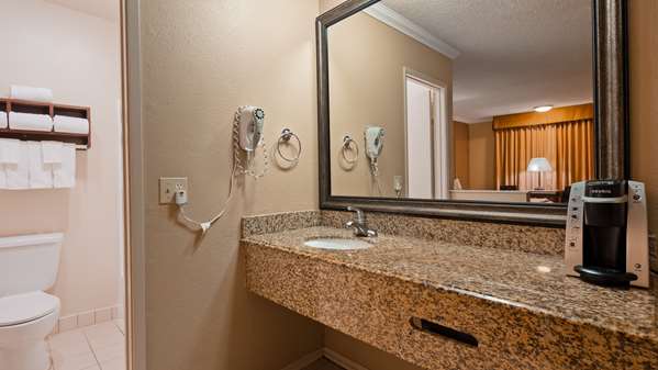  - Best Western Courtesy Inn Anaheim - I-5, Exit 110