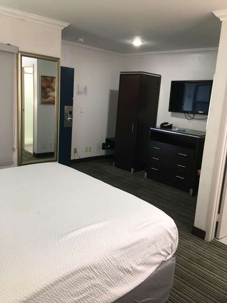  - Best Western Courtesy Inn Anaheim - I-5, Exit 110