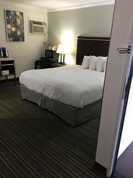  - Best Western Courtesy Inn Anaheim - I-5, Exit 110