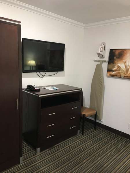  - Best Western Courtesy Inn Anaheim - I-5, Exit 110