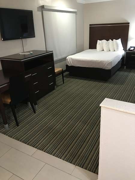  - Best Western Courtesy Inn Anaheim - I-5, Exit 110