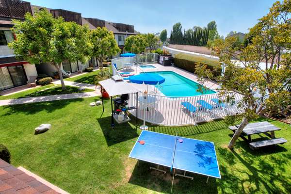 Pool - Best Western Westminster Inn - I-405, Exit 19