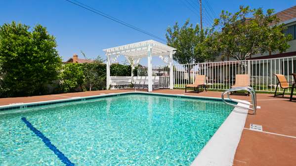 Pool - Best Western Westminster Inn - I-405, Exit 19