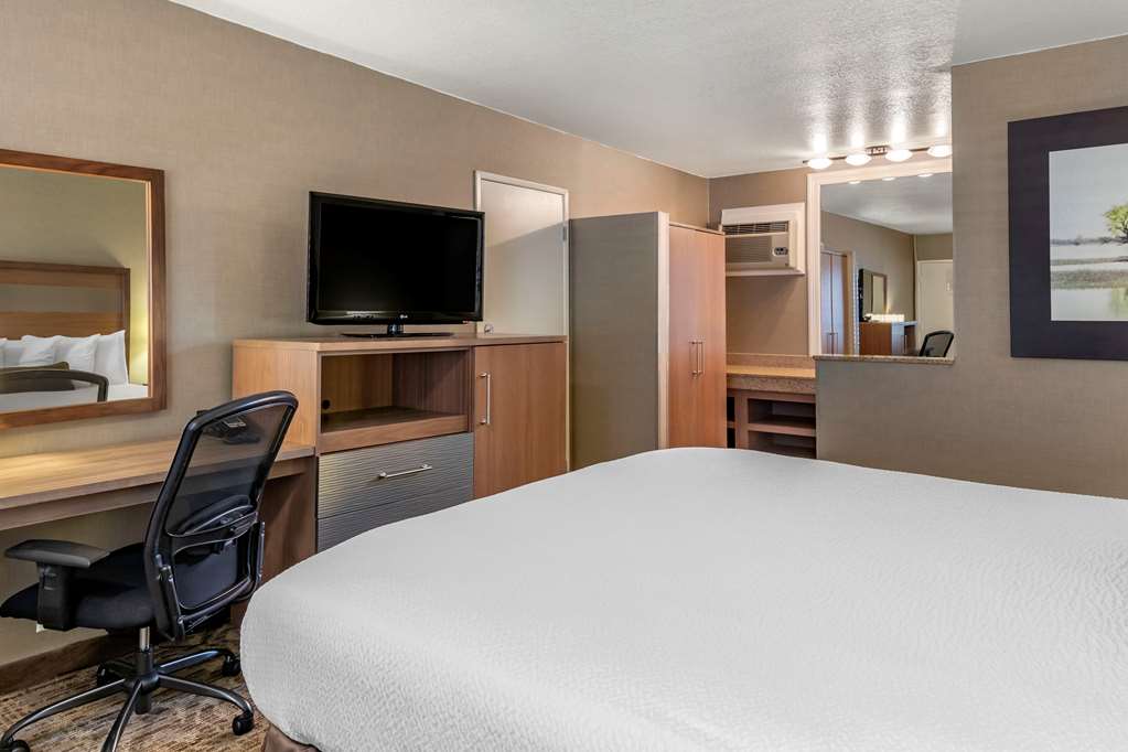 Best Western Plus Anaheim Inn - Tap to explore photos
