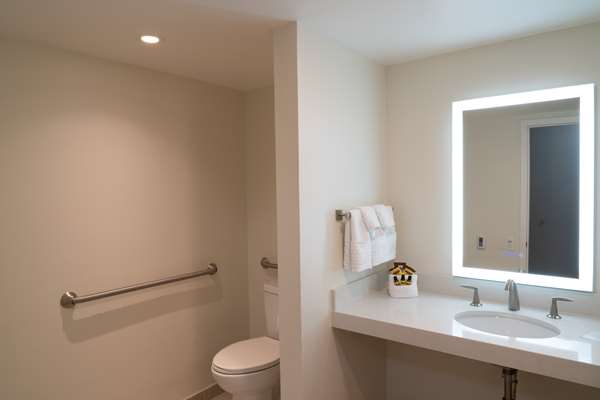  - Best Western Plus Monterey Inn