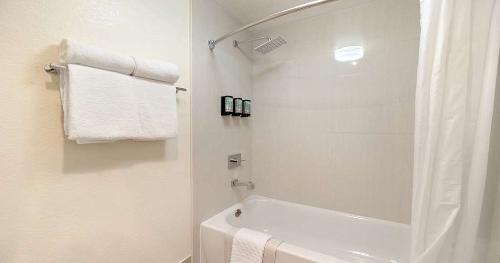 Best Western Amador Inn-guestroom-Guest Room,Bathroom,On-Site.jpg